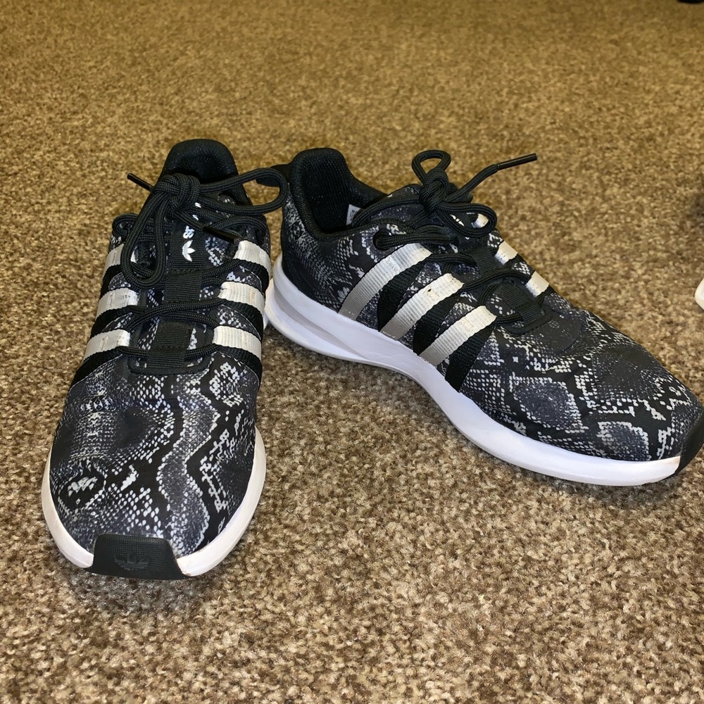 Adidas Sneakers